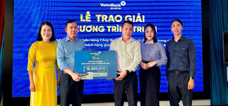 Chứng khoán Công Thương trao tặng voucher du lịch 15 triệu đồng tới cán bộ VietinBank Chi nhánh An Giang 